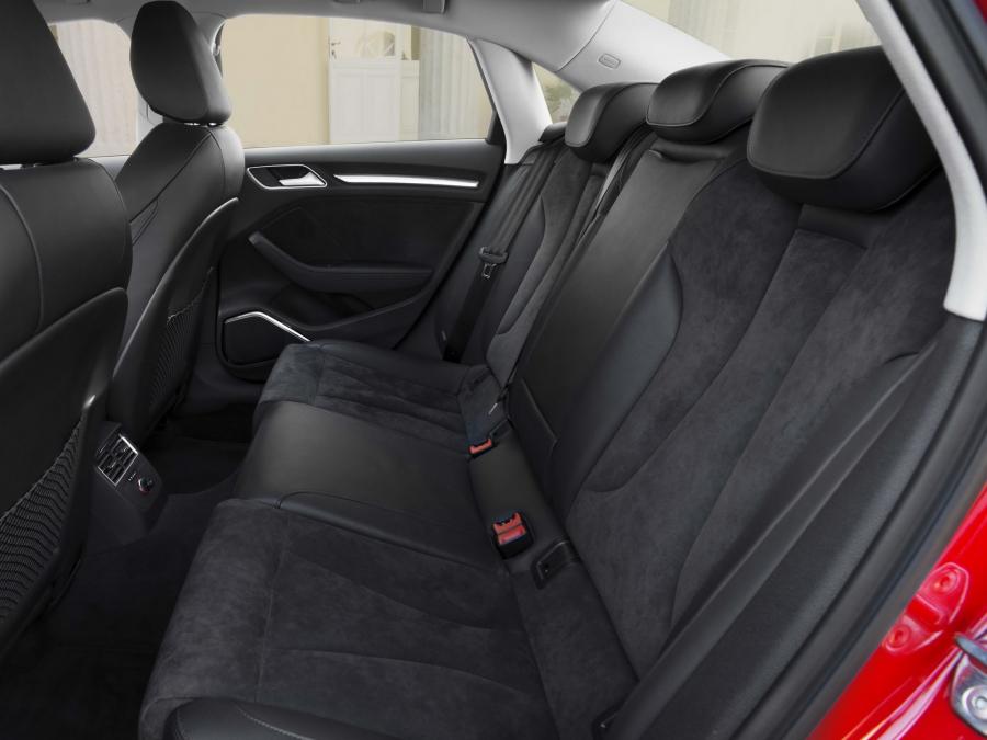 Интерьер Audi A3 Sedan 1.8 T S-Line (8V) 2013 года  (WW) (фото 13 из 16)